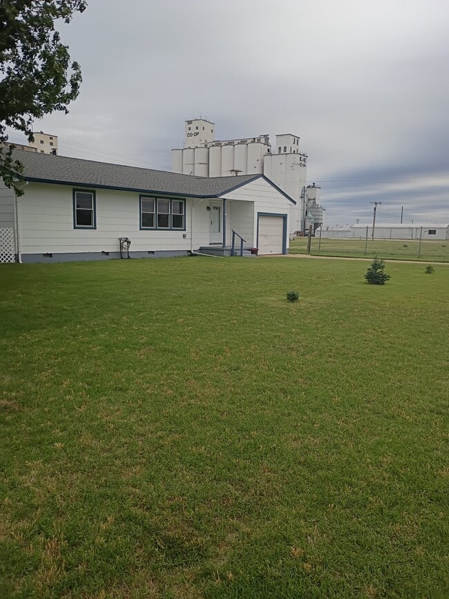 Photo - 611 N Fowler St