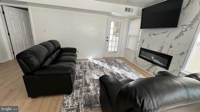 Photo - 13900 Farnsworth Ln Apartamento Unidad 4202