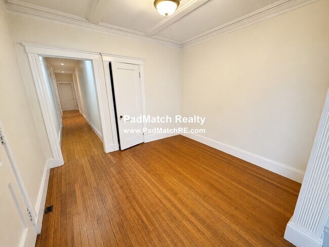 Building Photo - 106 Strathmore Rd Unit 3