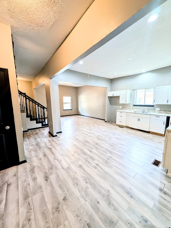 Photo - 1711 Stratford St