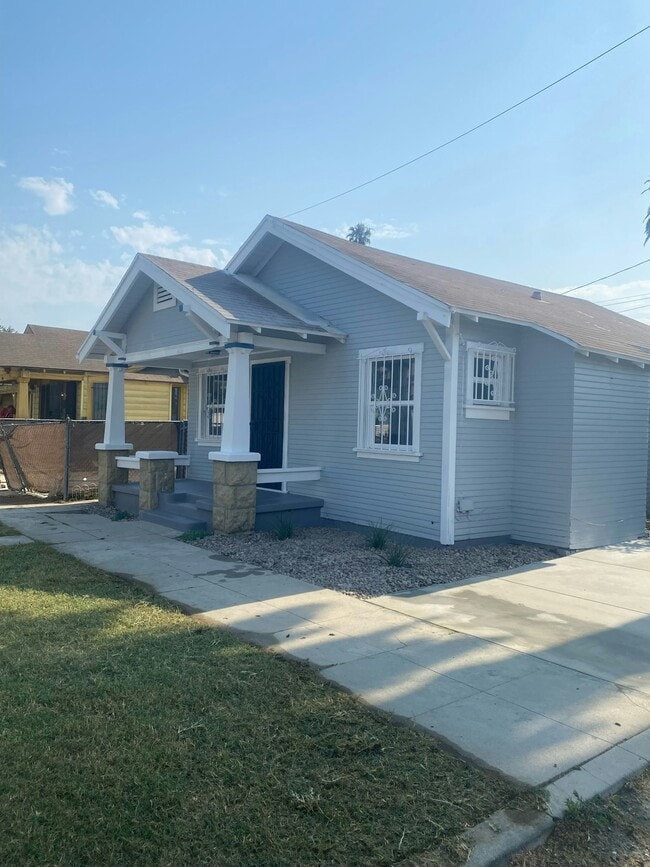 Photo - 4619 S Raymond Ave