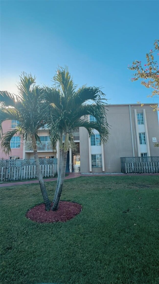 Building Photo - 4920 NW 79th Ave Unit 205