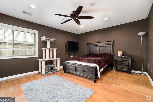Building Photo - 3501 Roswell Rd NE Unit 211 Rental