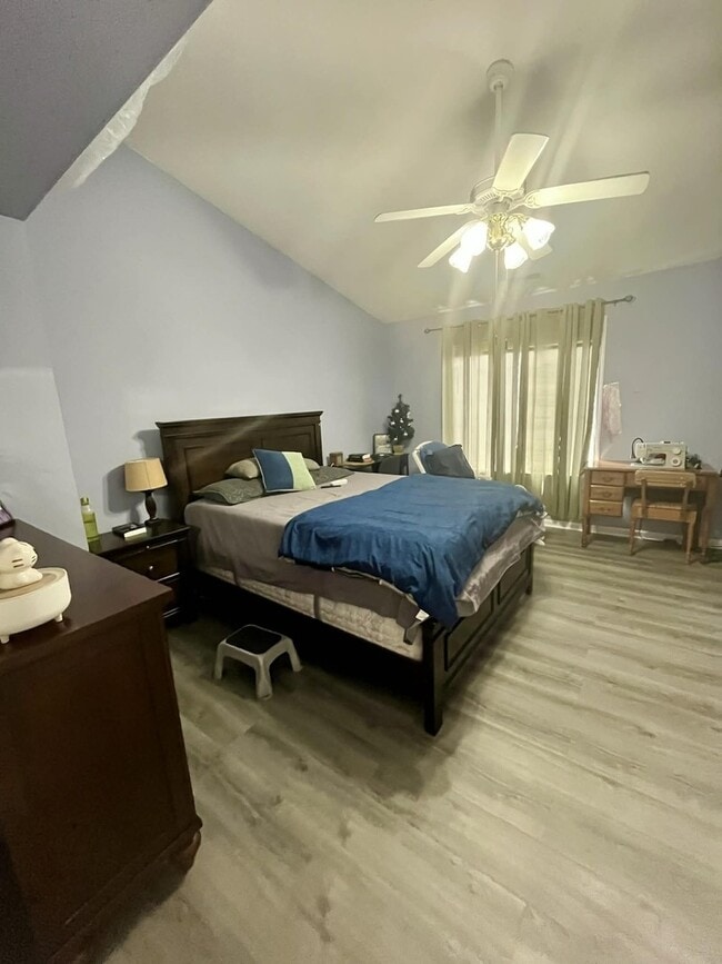 Photo - 9337 Harrison St