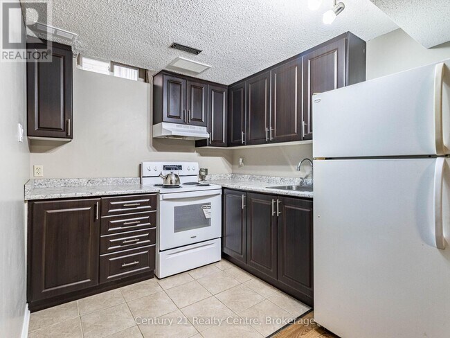 Photo - 34 Niagara Pl