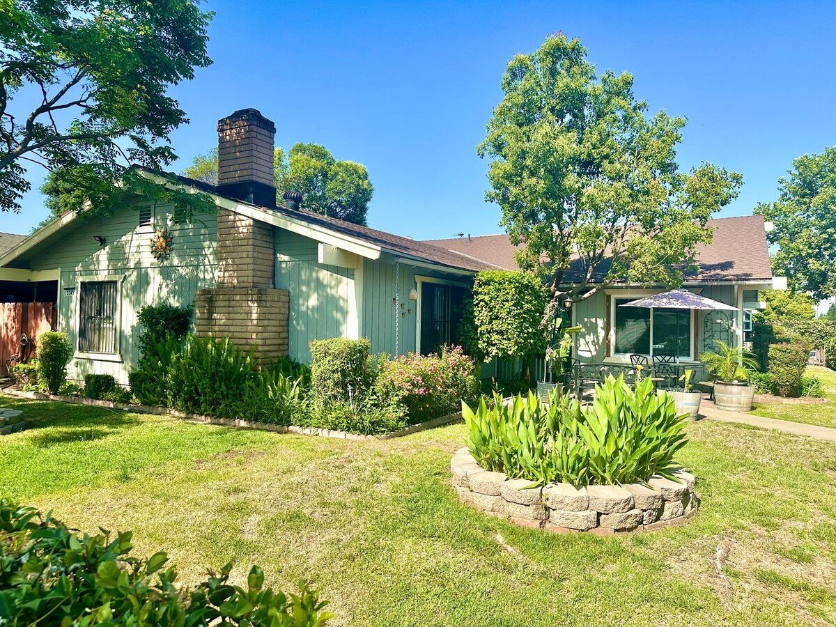 Photo - 2345 N Vagedes Ave Apartment Unit 2345 N Vagedes Ave #101