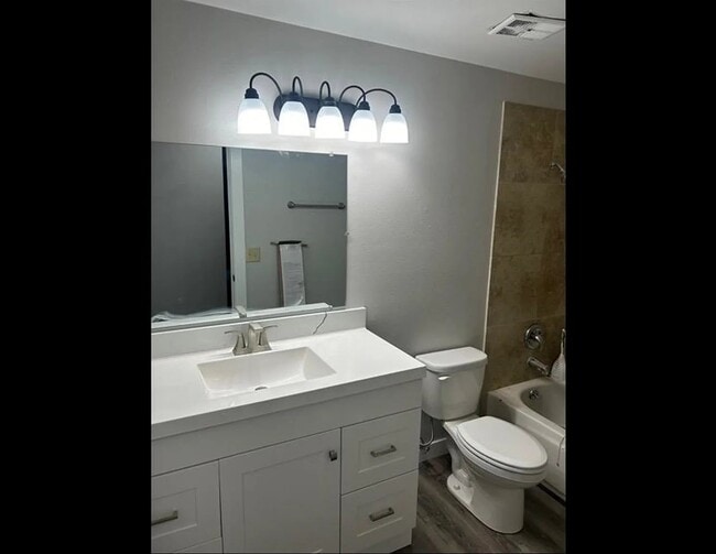 Photo - 2506 E Rowan Ave Unidad 2508