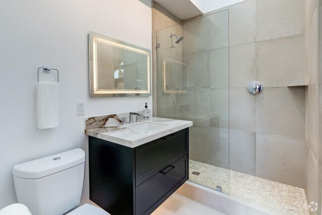 Building Photo - 318 18th St Unit A Rental