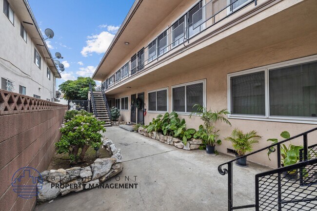 Photo - 211 E. Tamarack Ave.