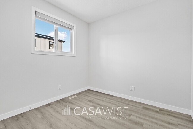 Photo - 10248-10157 157 St NW Unit Main