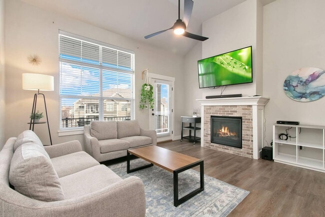 Building Photo - 1875 Fall River Dr Unit ID1013153P