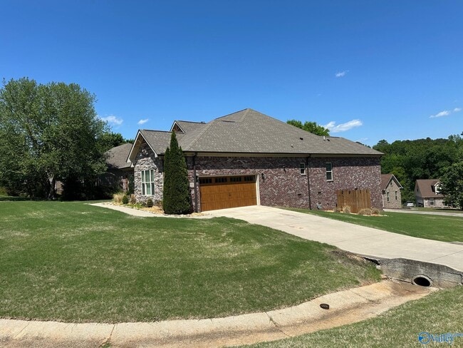 Photo - 211 Black Oak Dr NE