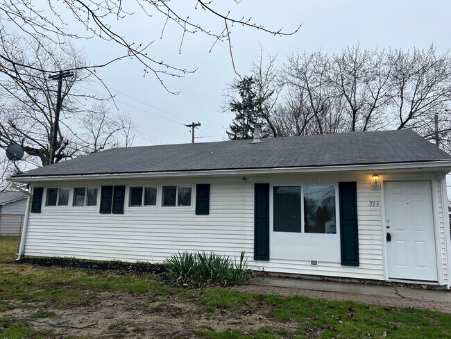 Photo - 715 Georgian Dr House