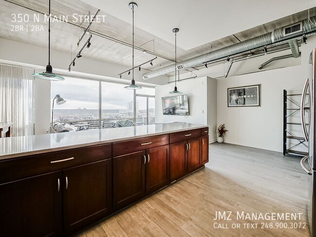 Photo - 350 N Main St