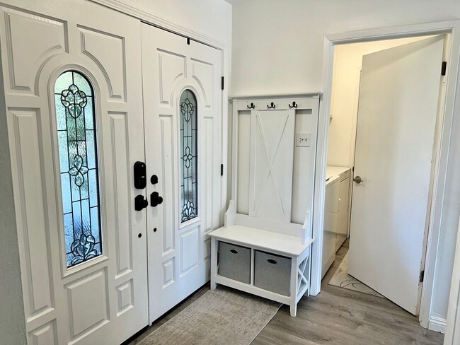 Photo - CLEAN CLEAN CLEAN Highly Updated! Clean Si...