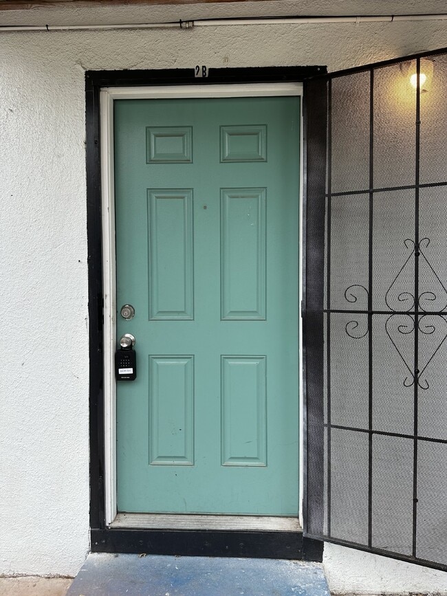 Photo - 711 E Carson St Apartment Unit B2
