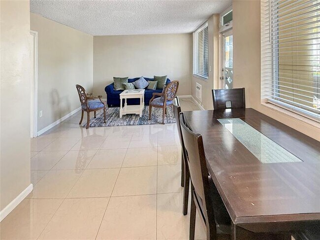 Photo - 2400 NE 9th St Unit 301