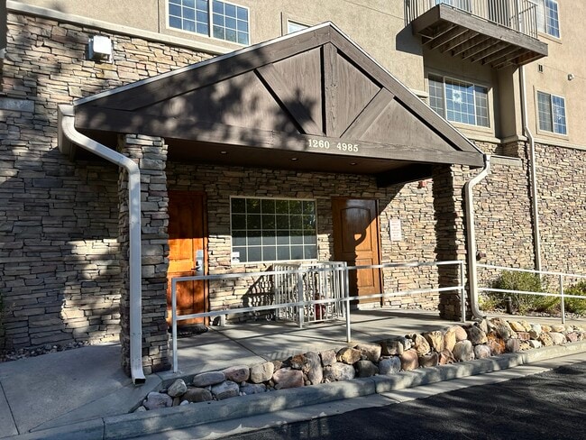 4985 Kiska Ln