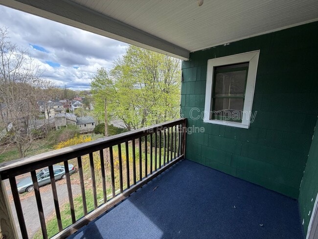 Building Photo - 28 Hull St Unit Floor 3