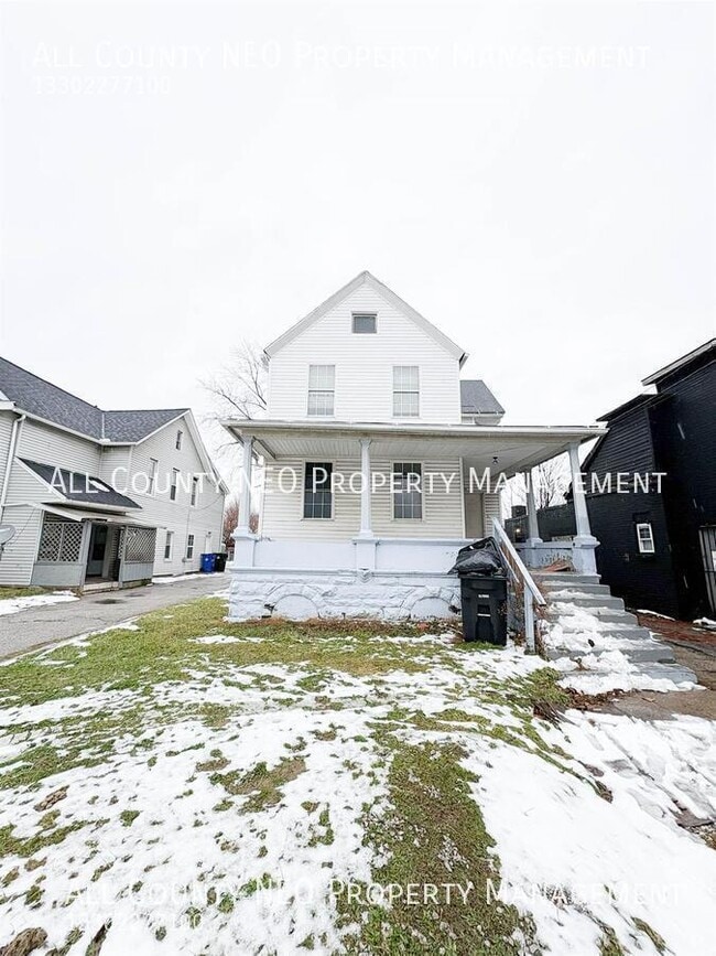 Building Photo - 4116 Denison Ave Unit Down