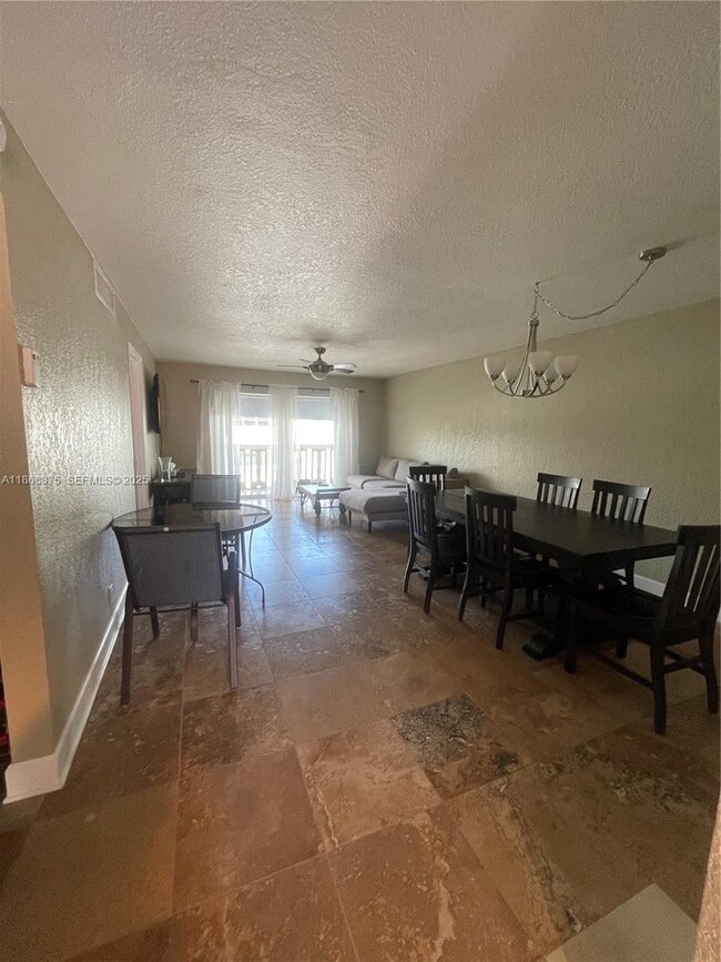 Photo - 410 SE 2nd St Unidad 422