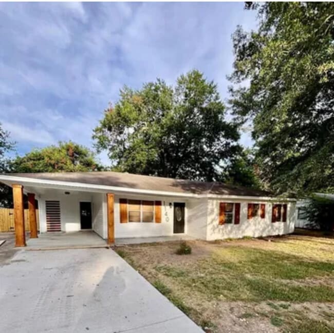 Building Photo - 1140 Longview Dr Rental