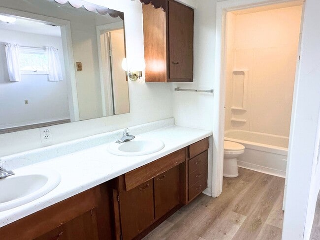 Photo - 305 S Manning Ave Unit 305