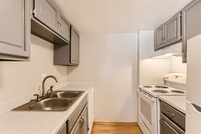 Photo - NShields632 (KC-LN)