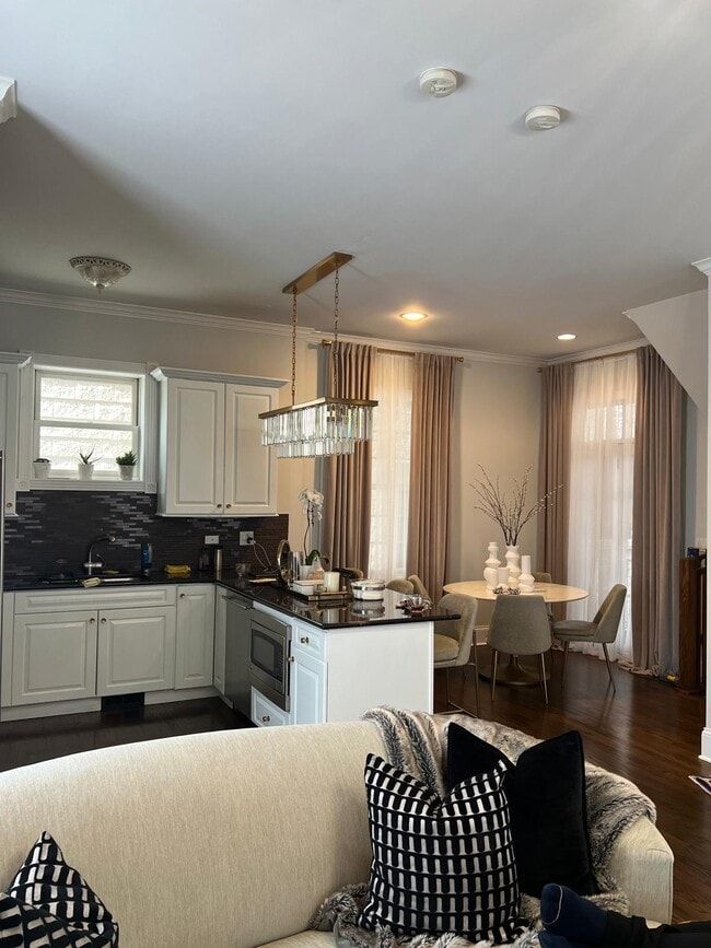 Photo - 835 W Bradley Pl Unit 1R
