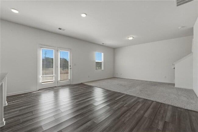 Photo - 166 Verona Dr NW