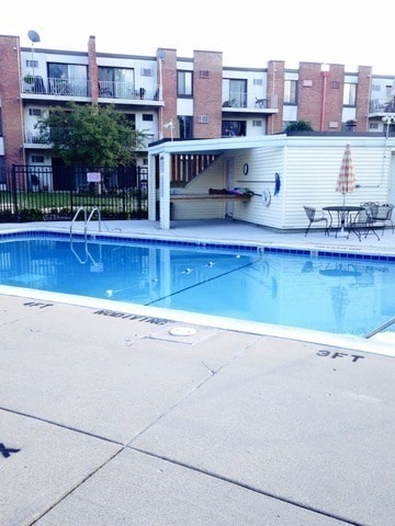 300 W Fullerton Ave Unit 110