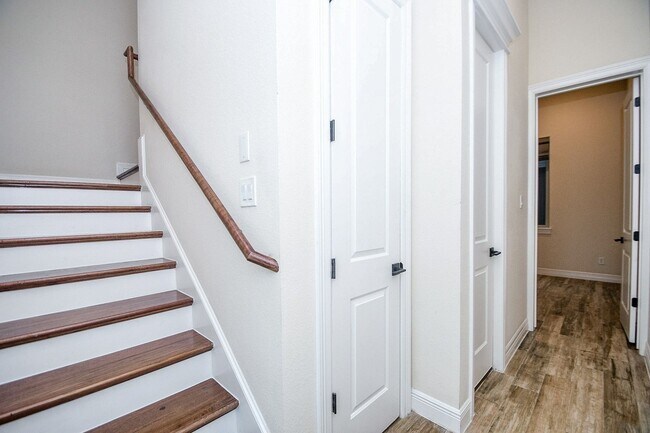 Photo - 710 Stanford St Unit B