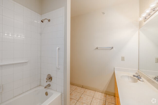 D1THG - 3BR, 2.5BA - 1,545SF - Primary Bathroom