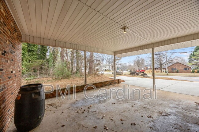 Photo - 2616 Redbud Dr