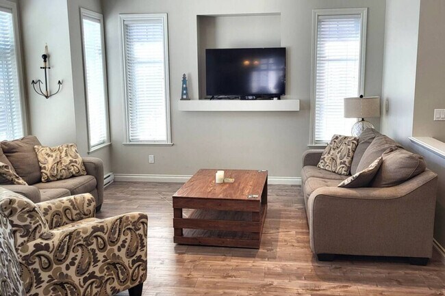 Building Photo - 2540 Radio Tower Rd Unit SI ID1521987P