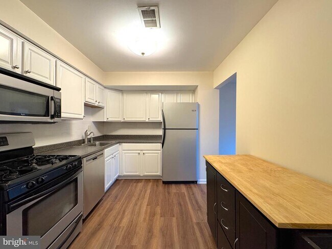 Photo - 2404 Albot Rd