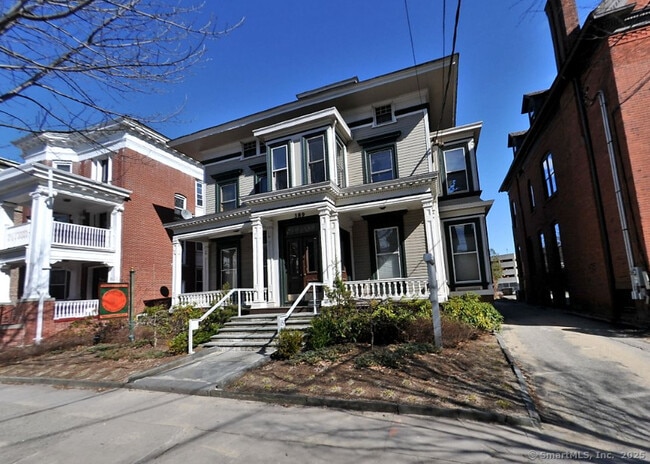 Building Photo - 389 Orange St