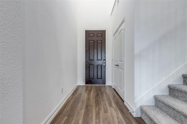 Photo - 320 Willowmore Dr