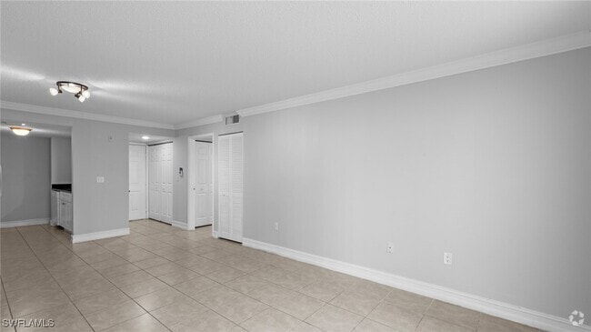 Building Photo - 3421 Winkler Ave Unit 407 Rental