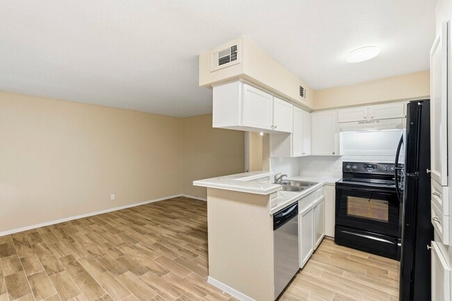 Building Photo - 309 Stratford St Unit 6