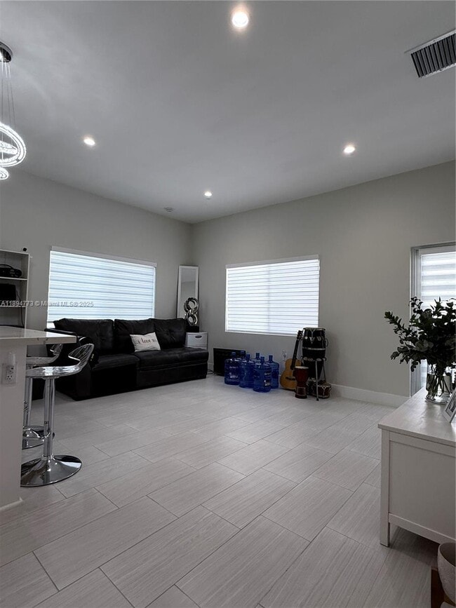 Photo - 3341 NW 18th Terrace Unidad B