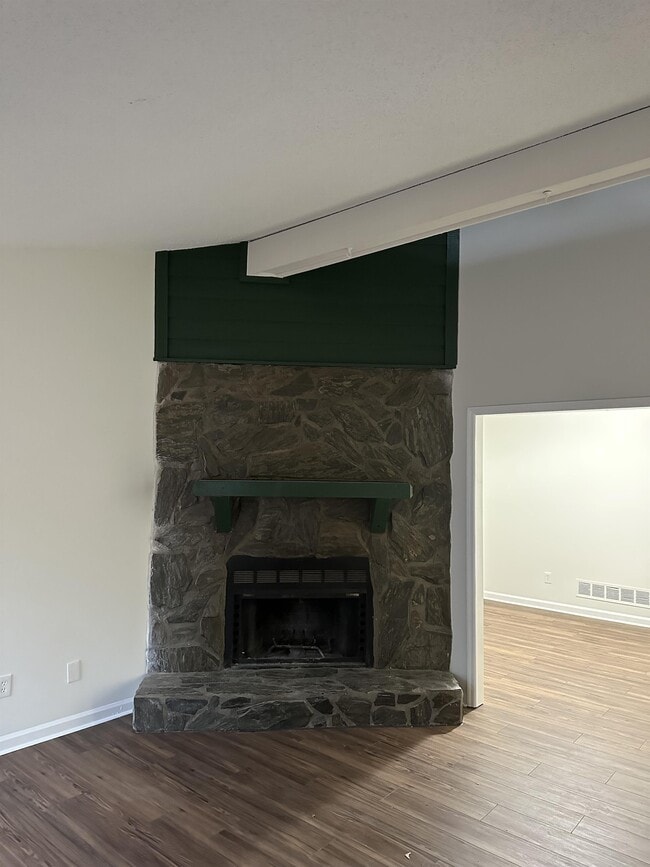 4106 Hawthorne Cir