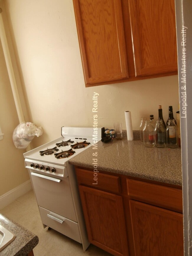 Photo - 255 Kelton St