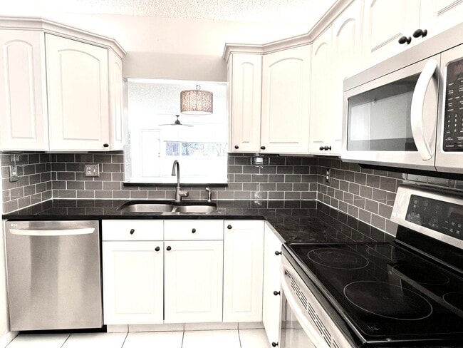 Photo - 2865 SW 22nd Ave Unit 108