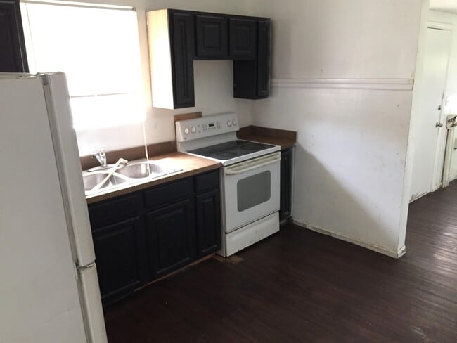 Photo - 1489 Grothe St