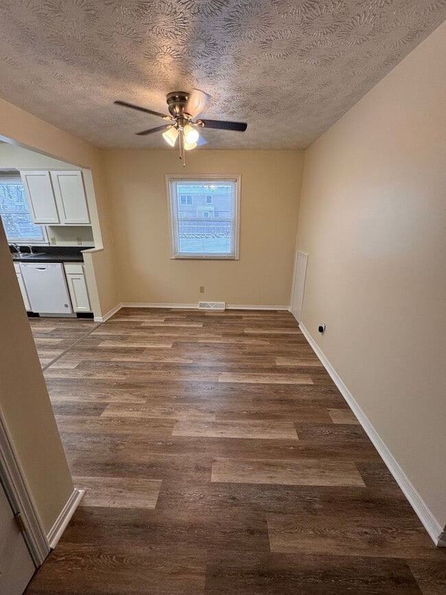 2239 Woodland Trce