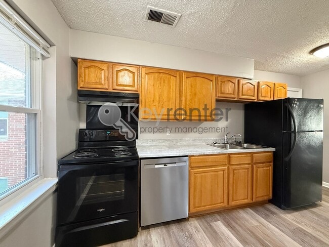 Building Photo - 305 Sunrise Ln Unit C