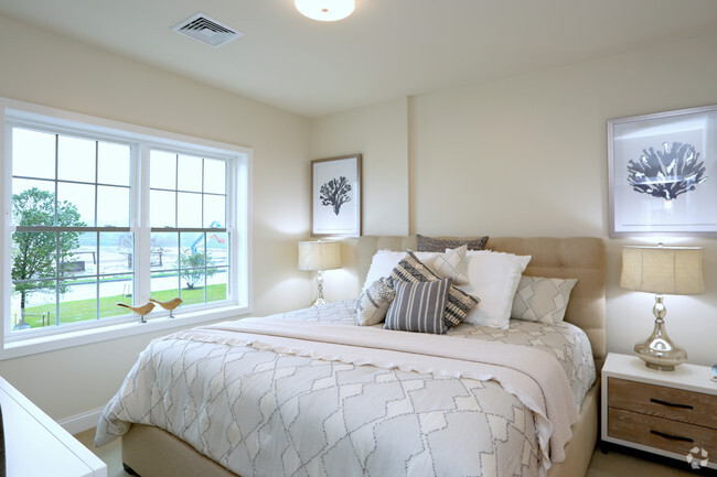 master bedroom - Woodmont Commons Apartments