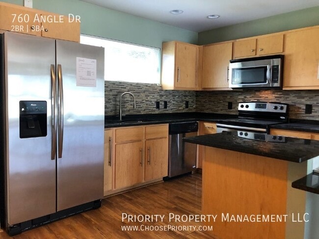 Photo - 760 Angle Dr