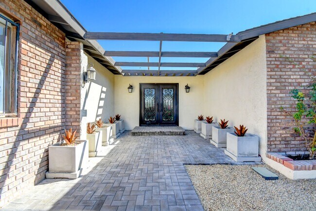 Photo - Paradise Palms – No neighbors behind you –...